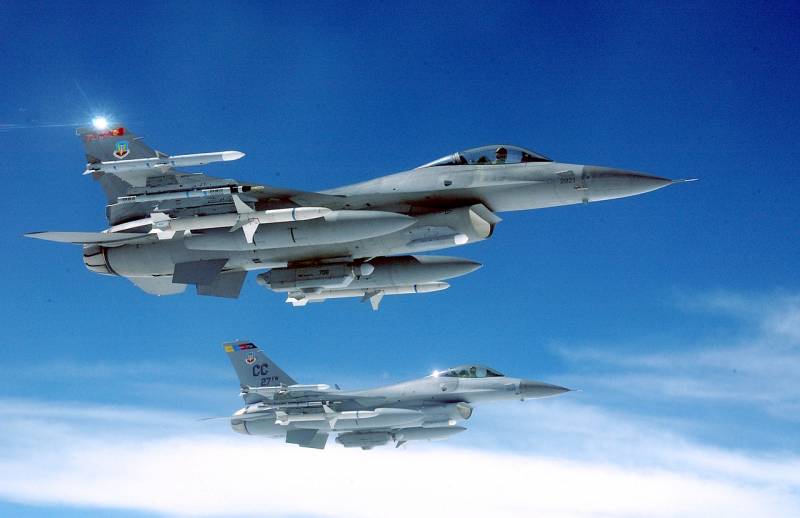 Conseiller présidentiel américain: l'Ukraine n'a pas besoin d'avions de chasse F-16 à court terme