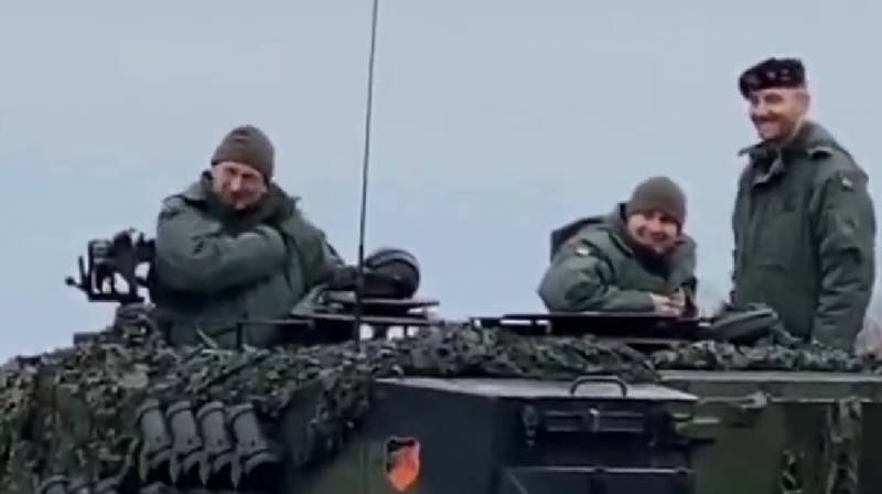 "האוקראינים צללו לתוך היסוד שלהם, ציירו טנקים עם צלבים נאצים": העיתונות היוונית משכה את תשומת הלב לסמלי הכוחות המזוינים של אוקראינה