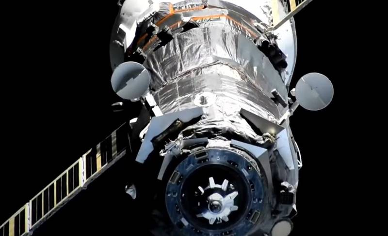 Roskosmos: Secondo i dati preliminari, il danno alla navicella spaziale Progress MS-21 è stato causato da influenze esterne