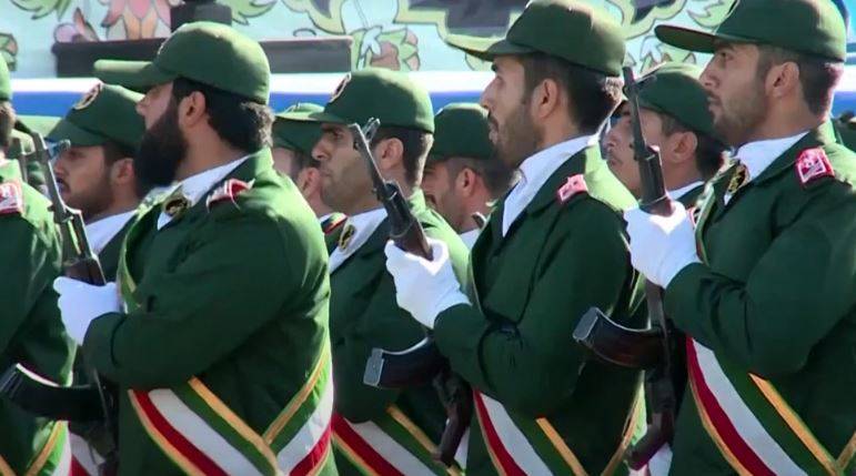 Quân đội Iran và IRGC đã tổ chức các cuộc tập trận phòng không chung ở một số khu vực của đất nước