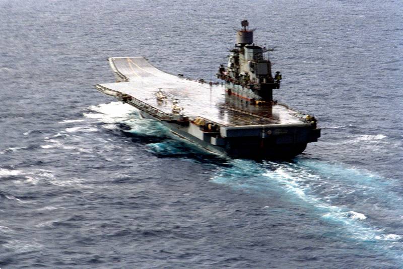 Ονομάστηκε ο λόγος για την αναστολή της απόσυρσης του TAKR "Admiral Kuznetsov" από την αποβάθρα