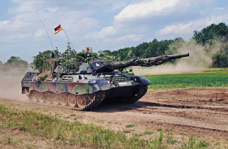Leopard 1 탱크도 우크라이나로 이동하지만 크리미아를 거의 점령하지 못합니다.