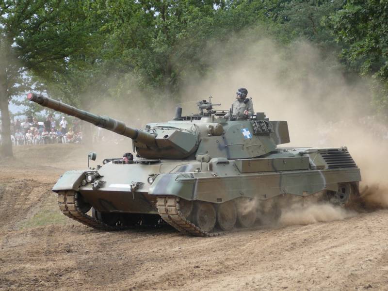 Leopard 1 탱크도 우크라이나로 이동하지만 크리미아를 거의 점령하지 못합니다.