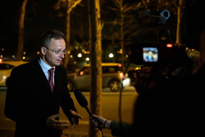 Ministro das Relações Exteriores da Hungria: Nosso país tem sua própria abordagem para uma solução pacífica do conflito ucraniano