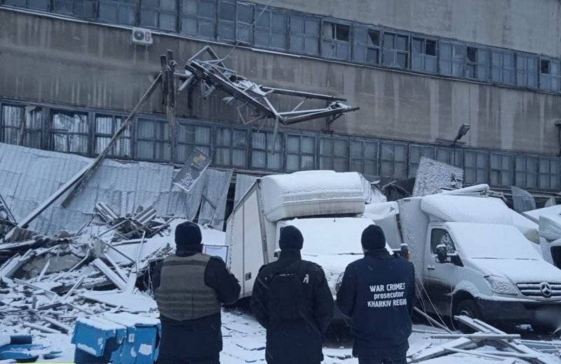 由于导弹袭击了“Plant im。 Malyshev”装甲车装配车间在哈尔科夫被毁 - 国防部