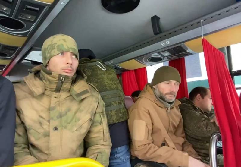 러시아 국방부: 우크라이나 포로에서 러시아로 돌아온 군인 63명