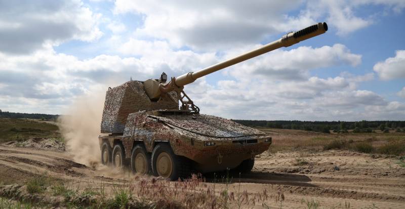 Bundeswehra rozpoczyna testy nowej samobieżnej haubicy kołowej 155 mm RCH-155, której pierwszym klientem była Ukraina