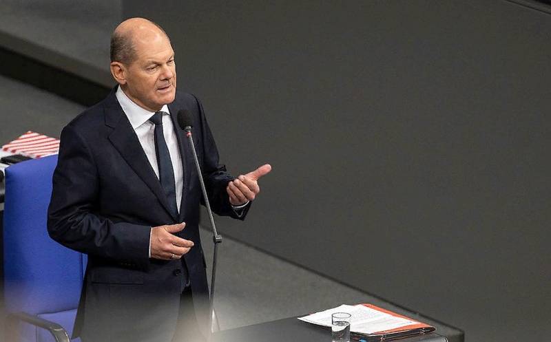 Tysklands förbundskansler meddelar oenighet i Tyskland om vapenleveranser till Ukraina