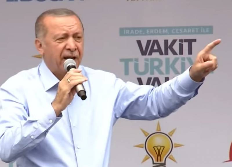 Yunan basınında: Türkiye'deki deprem Erdoğan'ı dış politikayı değiştirmeye zorladı
