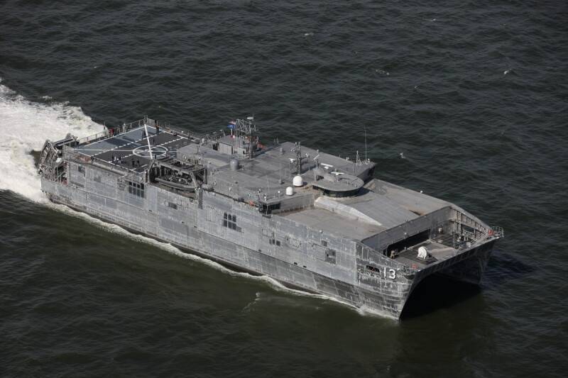 ВМС США получили новый экспедиционный транспортный корабль Apalachicola с автоматизированным управлением
