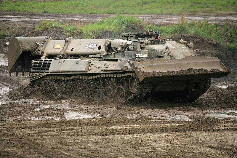 גרמניה העבירה שלושה טנקי הנדסה Pionierpanzer 2A1 Dachs לידי הכוחות המזוינים של אוקראינה