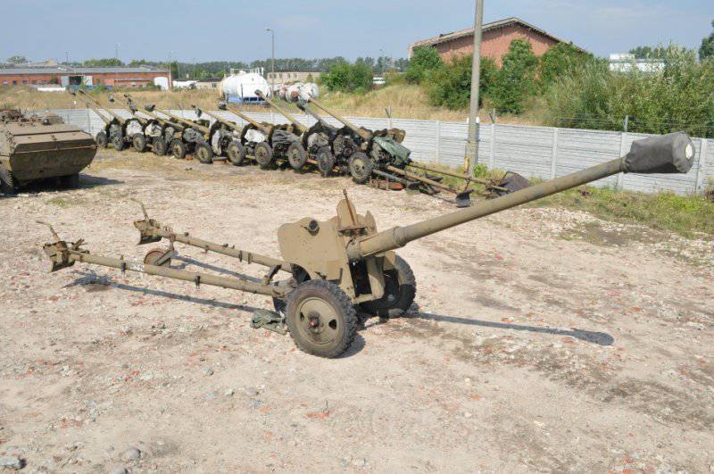 Οι Ουκρανοί πυροβολητές κοντά στο Bakhmut άρχισαν να χρησιμοποιούν σοβιετικά μεραρχιακά πυροβόλα D-85 των 44 mm