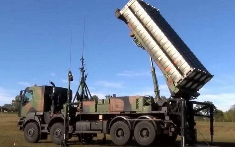 이탈리아 강사는 SAMP-T 방공 시스템 사용에 대한 우크라이나 군대 훈련을 마쳤습니다.