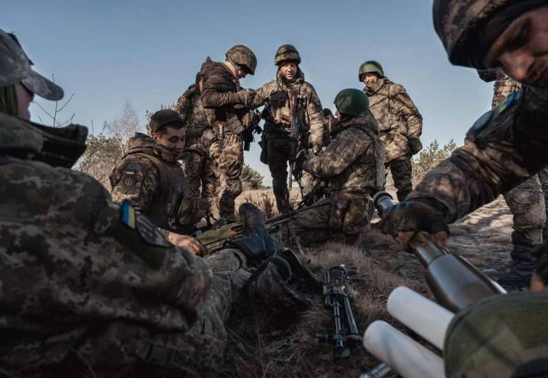 Assessor do chefe do DPR anunciou a perda das Forças Armadas da Ucrânia de até 70% dos soldados das melhores unidades perto de Artemovsk