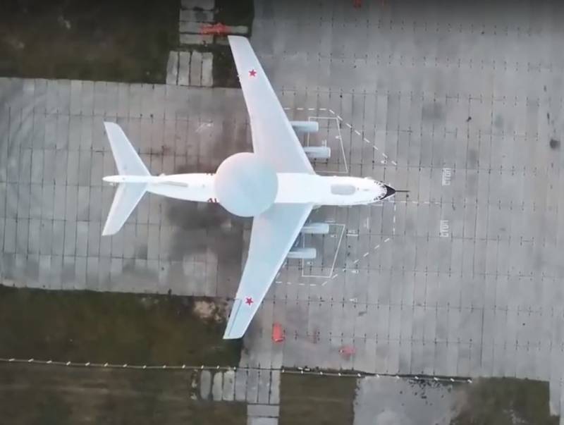 O Ministério da Defesa da Bielo-Rússia mostrou imagens da aeronave AWACS A-50, cujo suposto dano foi relatado anteriormente pela mídia ucraniana