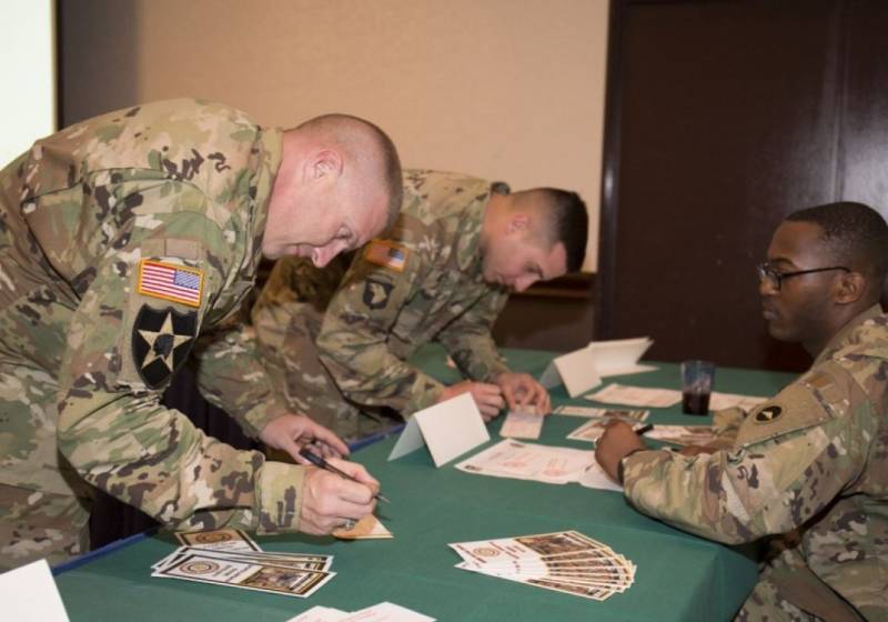 Especialista militar americano contou como a CIA envia militares sob o disfarce de mercenários para a Ucrânia para atender equipamentos ocidentais