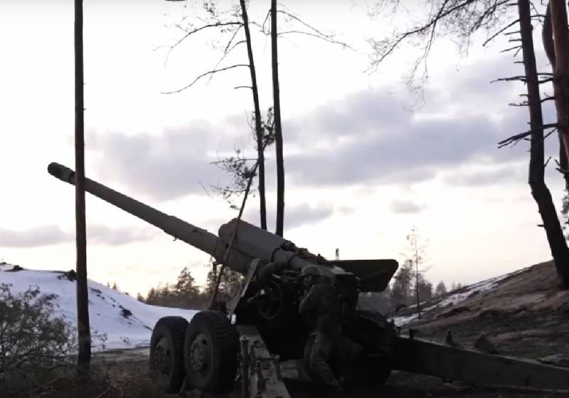 俄国防部在特种作战区展示空降炮工作