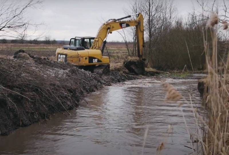 ВСУ строят вторую линию противотанковых рвов и заграждений на границе Украины с Белоруссией