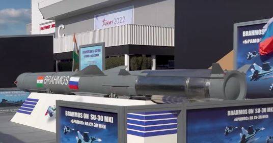 Индийские моряки успешно испытали ракету BrahMos морского базирования