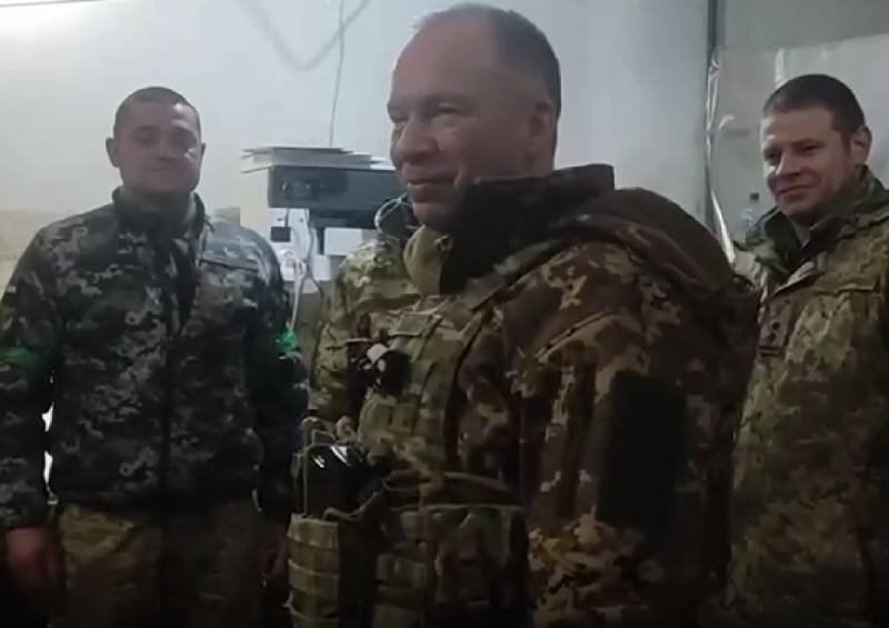 Il comandante in capo delle forze di terra delle forze armate ucraine Syrsky è arrivato ad Artemovsk per la quarta volta in due settimane