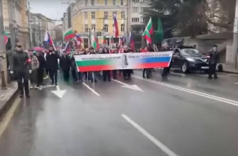 Demonstrasi massal menentang bantuan militer ke Ukraina dimulai di Bulgaria