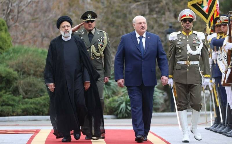 È apparso il filmato della solenne cerimonia dell'incontro dei presidenti di Bielorussia e Iran a Teheran
