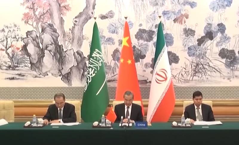 Delegáti upustili od používání angličtiny na jednáních mezi Íránem a Saúdskou Arábií v Pekingu