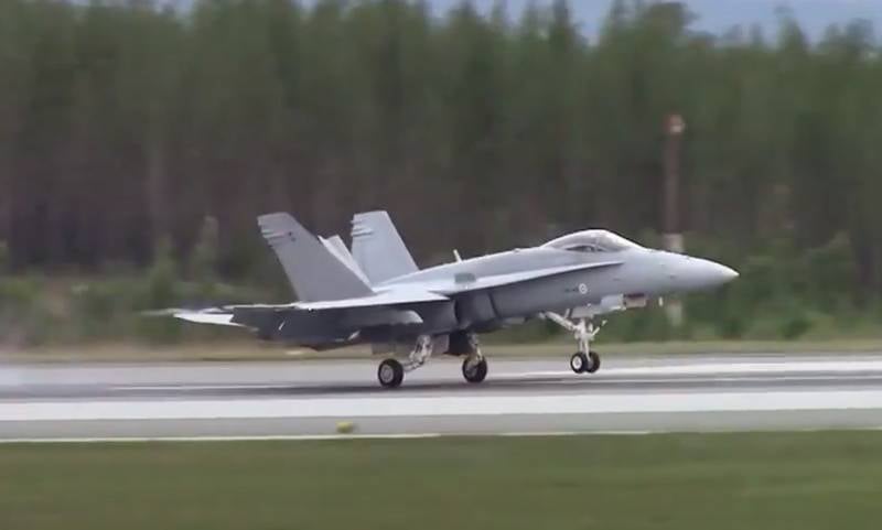 A finn miniszterelnöknek magyarázkodnia kellett azon szavaiért, hogy készen áll a leszerelt Hornet vadászgépek Ukrajnába szállítására.