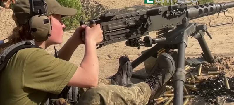 Ukrainan asevoimien komento tuki aloitetta naisten taisteluyksiköiden perustamisesta