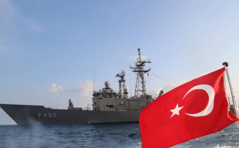 В Турции обсуждают возможность открытия проливов для ВМС США из-за истории с беспилотником