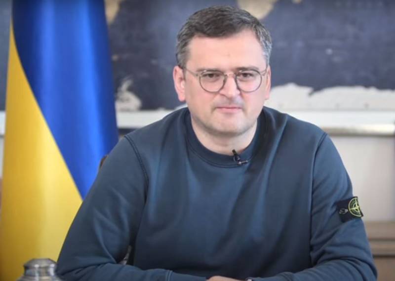 Ukrainan ulkoministeri pyysi Yhdysvaltain ulkoministeriä nopeuttamaan tykistöammusten toimittamista Ukrainan asevoimille