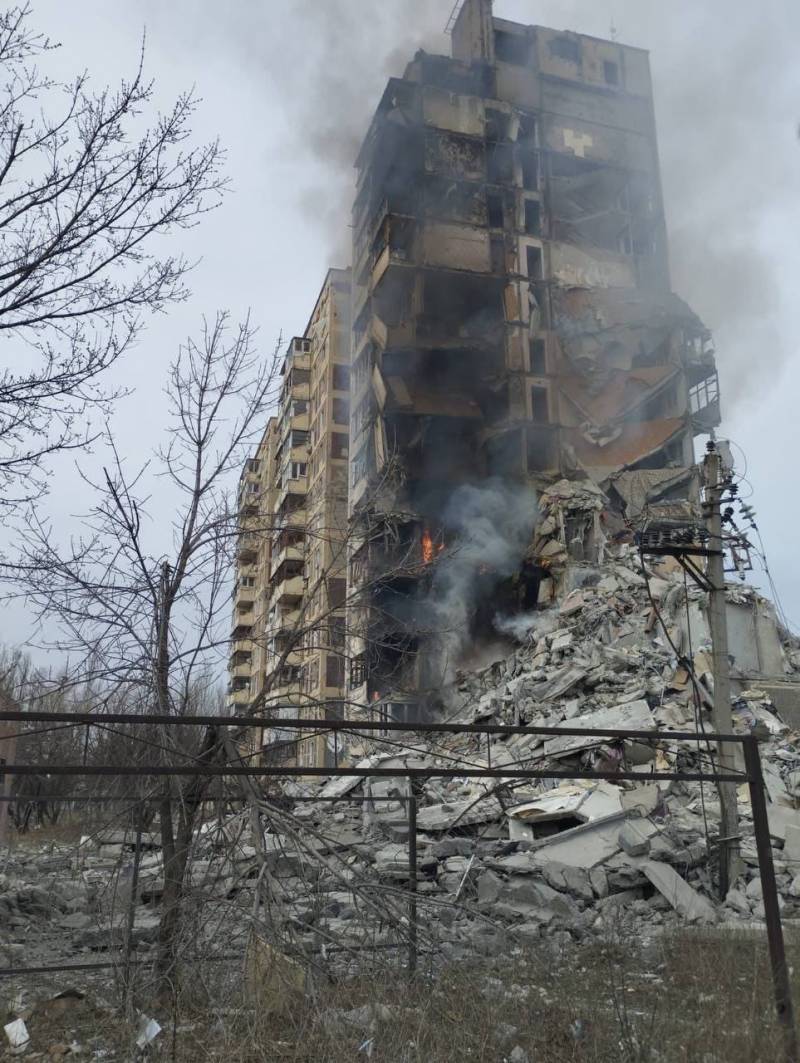 Авиаударом ВКС РФ в Авдеевке поражён пункт наблюдения и корректировки ведения артиллерийского огня по Донецку, размещённый ВСУ в многоэтажке