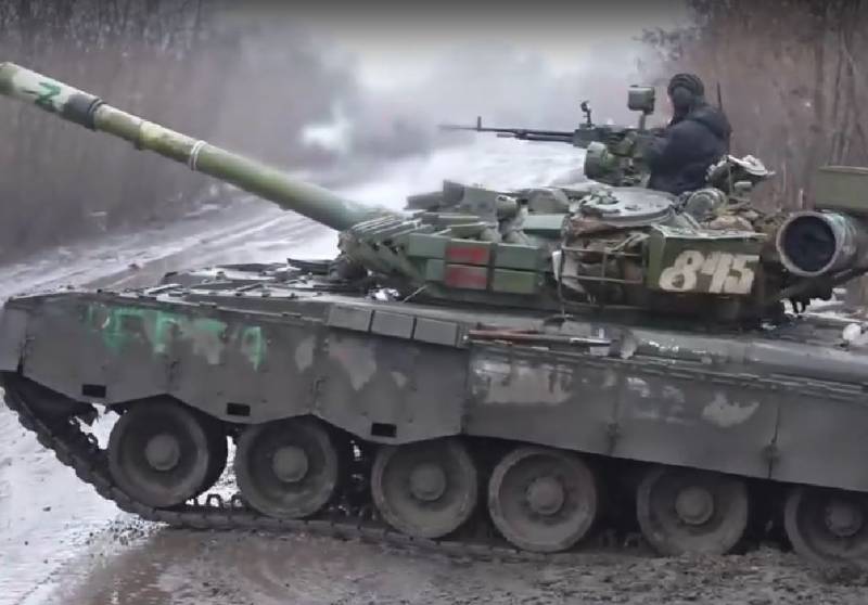 「T-80でヒョウを破壊します。ロシア連邦国防省は、西部軍事地区の戦車乗組員の戦闘作業を示しました