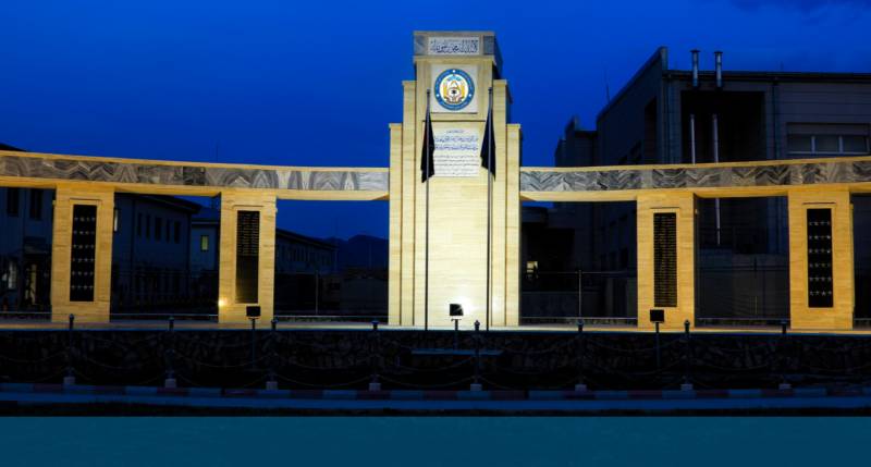 المتحدث باسم الحكومة الأفغانية يحث المحكمة في لاهاي على "الاستيقاظ من النوم" وإصدار مذكرة توقيف بحق القادة والسياسيين الأمريكيين.