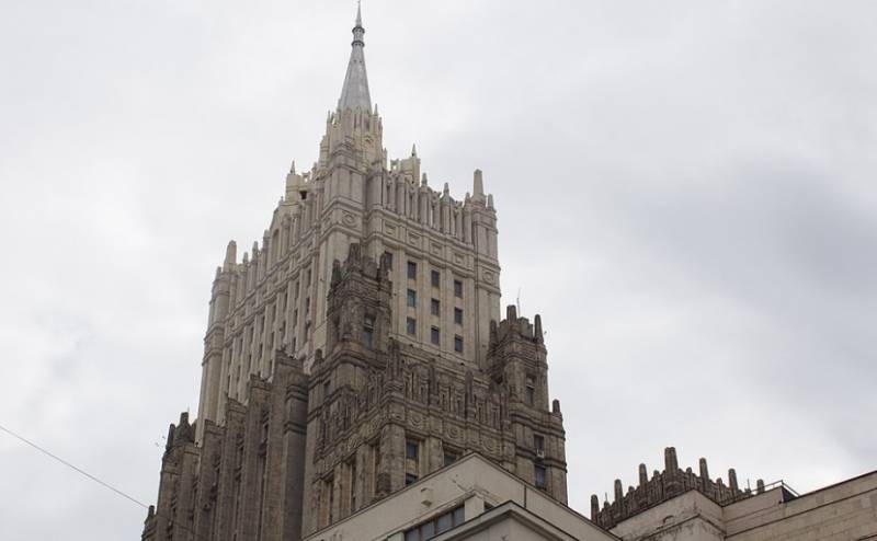 Het Russische ministerie van Buitenlandse Zaken kondigde de onmogelijkheid aan voor de Verenigde Staten, Groot-Brittannië, Frankrijk en Duitsland om op te treden als bemiddelaars bij het oplossen van de Oekraïense crisis