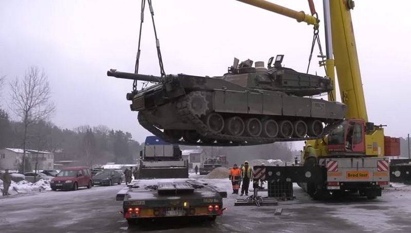 Vita husets talesman Kirby: Amerikanska myndigheter arbetar på flera alternativ för att påskynda leveransen av Abrams-stridsvagnar till Kiev