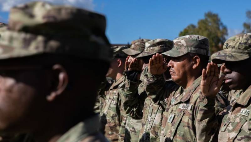 미국 국방부 차관은 현대 미국 젊은이들이 군대에서 복무하는 것을 꺼리는 것에 대해 말했습니다.