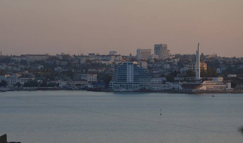 Yhden Ukrainan asevoimien vedenalaisen dronin räjähdys yrittäessä murtautua Sevastopolin lahden alueelle jäätiin kehykseen