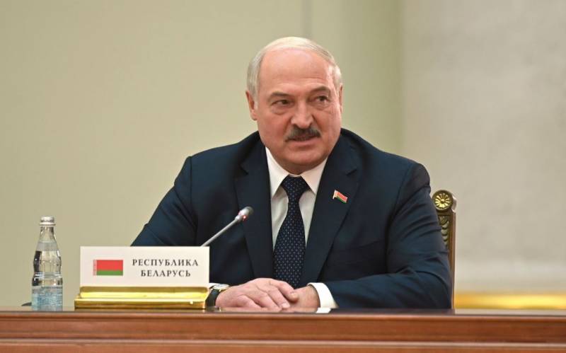 Amerika Serikat ngetrapake sanksi marang pesawat presiden Lukashenka lan sawetara pabrik ing Belarus.