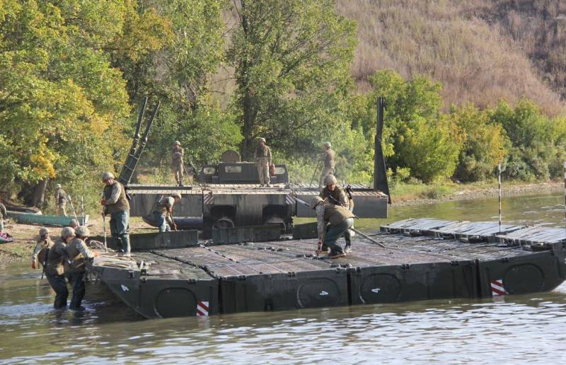 Ukrainas väpnade styrkor förbereder sig för att korsa Dnepr med infångandet av ett brohuvud på vänstra stranden