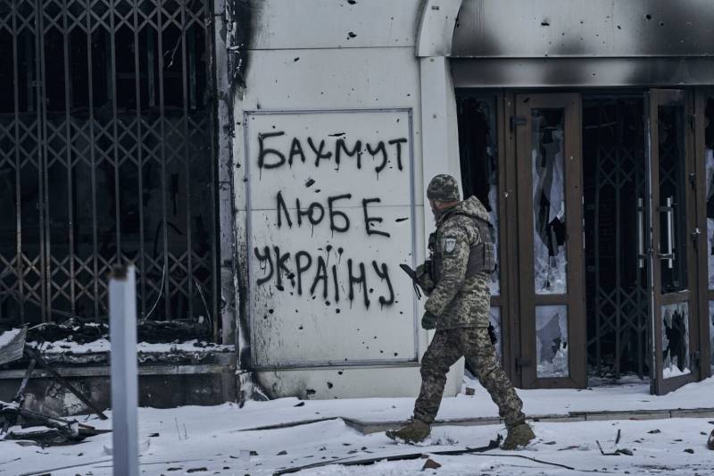 Brittiläinen painos: Ukrainan asevoimien menetykset Bakhmutissa vaihtelevat sadasta kahteensataan sotilasta päivässä