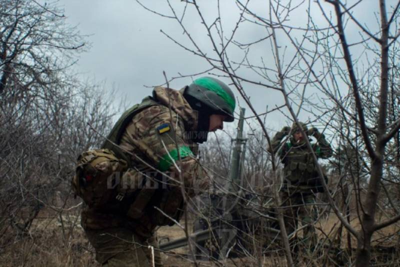 "Puolustus johtuu sotilaallisesta välttämättömyydestä": Ukrainan asevoimien maavoimien komentaja vieraili Artjomovskin ympäristössä