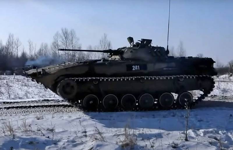 BMP-2 : version améliorée du premier véhicule de combat d'infanterie amphibie produit en série au monde