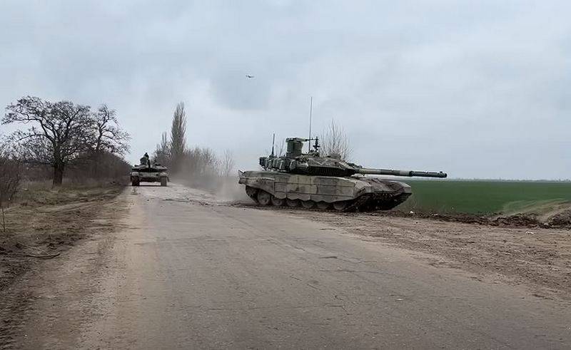 La source de l'agence de presse a annoncé la livraison de centaines de nouveaux chars T-90M et T-72B3M dans la zone d'opération spéciale