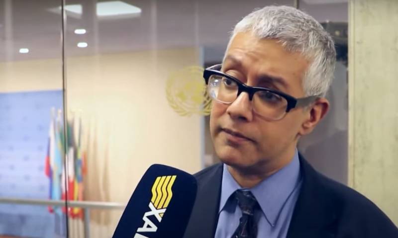 Ο δημοσιογράφος «έπιασε» τον επίσημο εκπρόσωπο του ΓΓ του ΟΗΕ, ο οποίος προσπάθησε να διαψεύσει την αμερικανική παρουσία στη Συρία