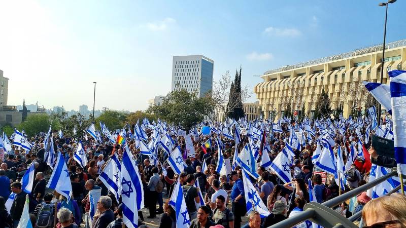 Israeli Prime Minister Decides to Suspend Judicial Reform