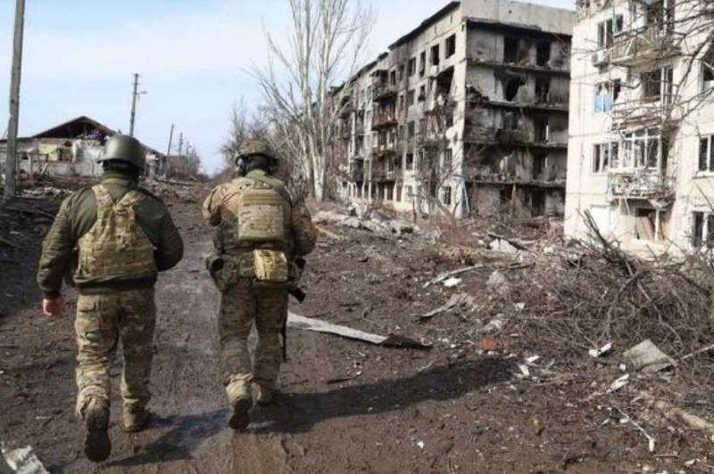 Az éjszakai támadásoknak köszönhetően a PMC "Wagner" harcosai az ukrán fegyveres erők védelmébe ékelődtek Artyomovszk ipari övezetében