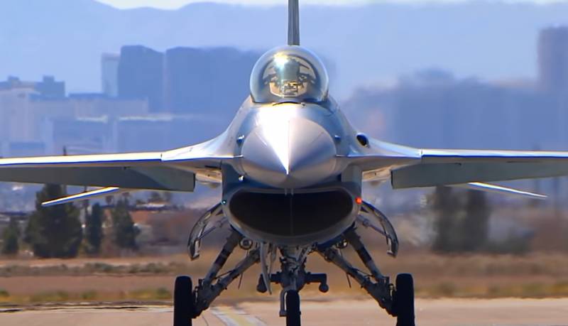Pilot Ukraina di American Tucson mulai menguasai pesawat tempur F-16