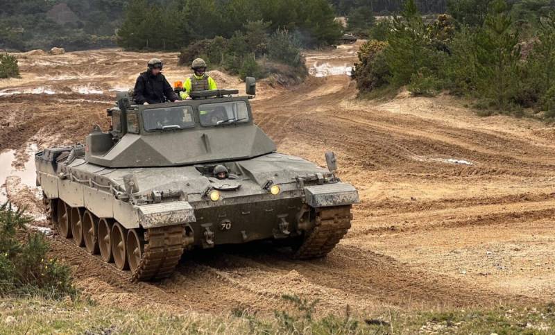 أكملت وزارة الدفاع البريطانية تدريب أطقم الدبابات الأوكرانية على تشغيل دبابات تشالنجر 2
