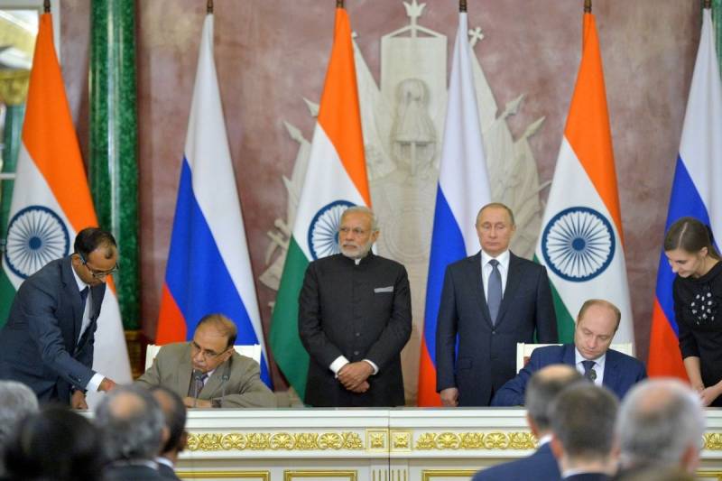 Reuters: поставки российской нефти в Индию ослабляют мировую гегемонию доллара